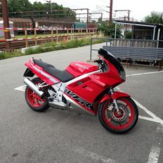 Honda VFR 750 F RC36