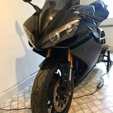 Yamaha YZF R1