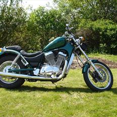 Suzuki vs 750