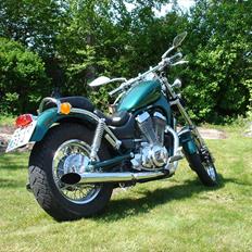 Suzuki vs 750