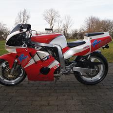 Suzuki GSXR 400