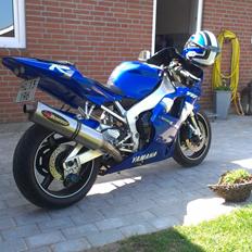 Yamaha YZF-R1