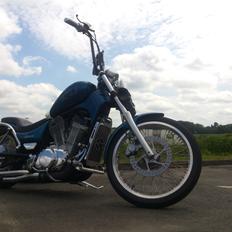 Suzuki VS 750 Intruder - Custom cruiser