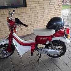 Suzuki FZ50 SUZI metalicrød