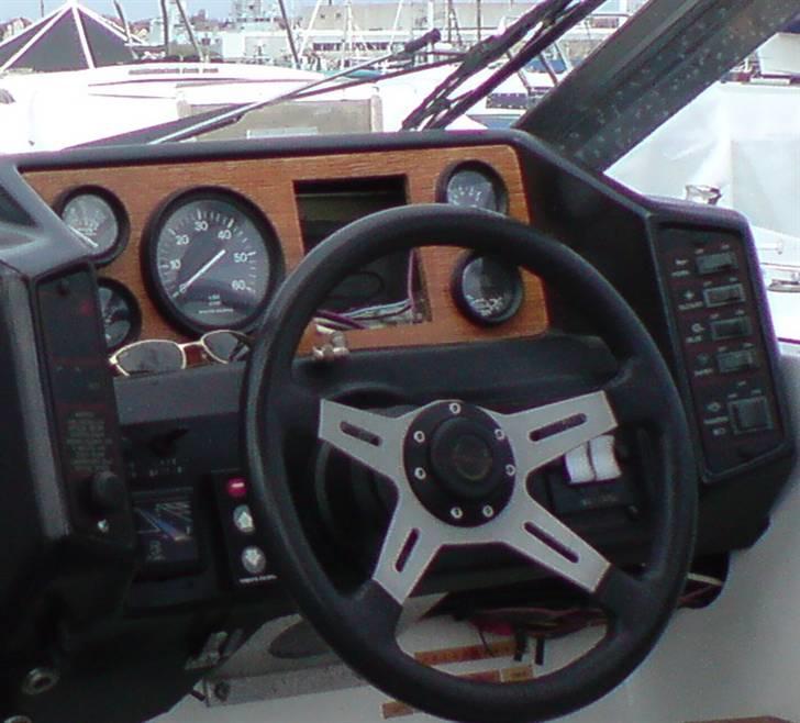 Nyt instrument panel - Gamelt instrumentpanel. billede 1