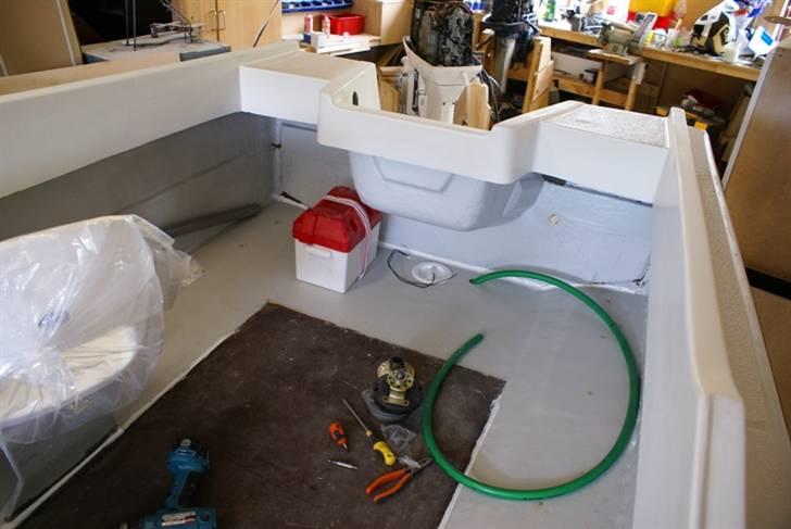Projekt : båd mærke ukendt - Første lag coat..Har valgt en lysgrå indvendig og en cream farvede udvendig.

Skrog & Hardtop skal så være Hvid. billede 32