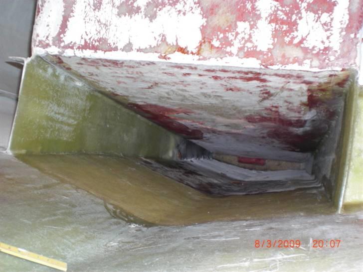 Renovering af Svendborg Senior 08/09 - Skot under cockpit mod stikkøje er støbt i her billede 20