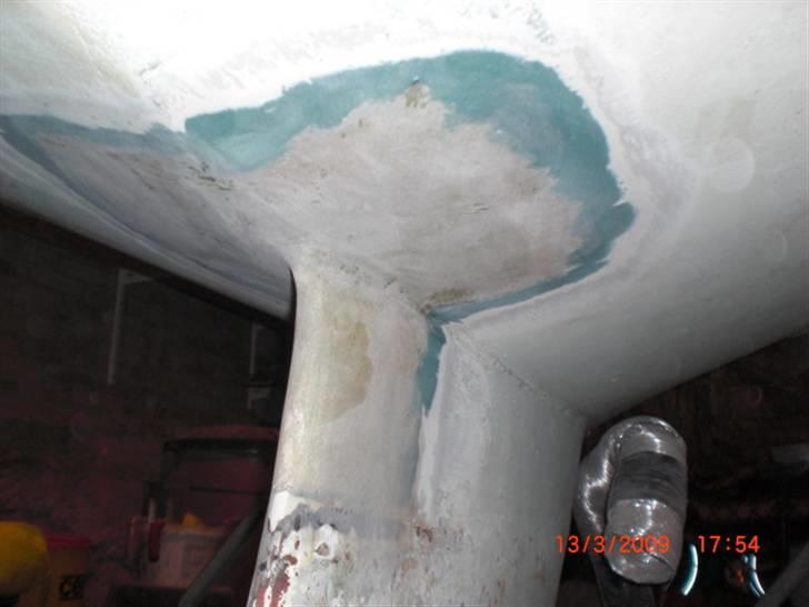 Renovering af Svendborg Senior 08/09 - Sidste afslibning udvendig, inden 3 x priming billede 28