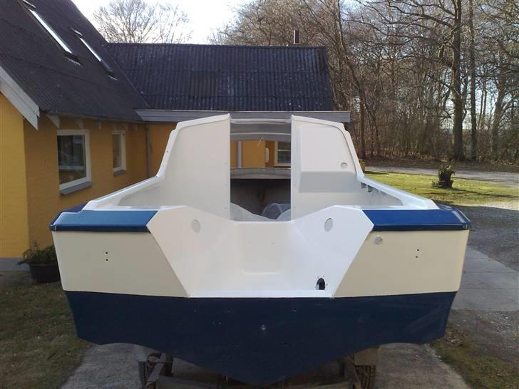 Renovering af Shetland 510 - Pæn røv må man sige. Skal have monteret en rustfri plade på Hækken (Røven) Der skal også monteres en taga bøjle så rælingen bliver mere stabil når vi skal have de små med ud. billede 16