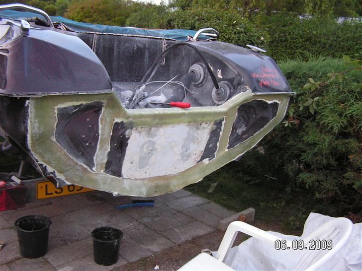 Renovering af Hæk - 5 og 6 september
Nu er den yderste del af røven så monteret og der mangler nu kun at slibe det hele sammen og give den en gang topcoat og SÅ skal motoren monteres samt et par trækøjer til vandskilinen billede 32