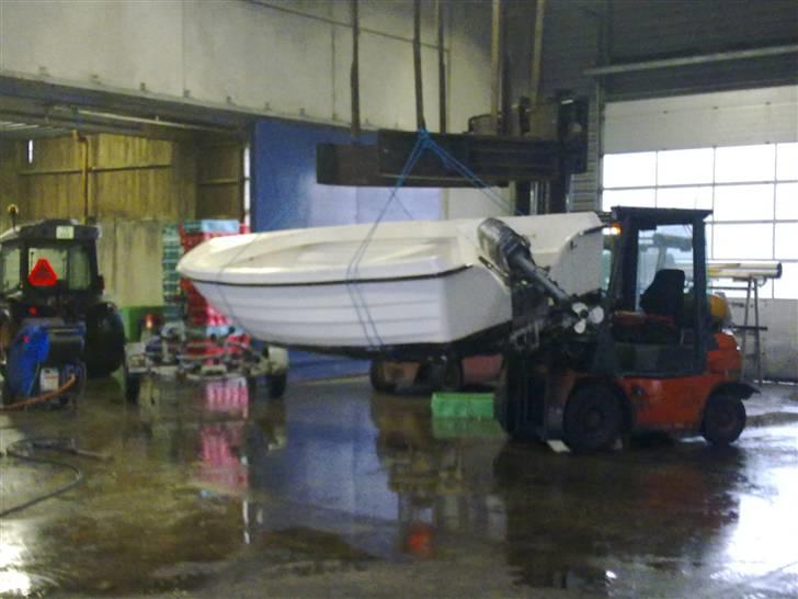 Renovering af ALASKA 500 - Udgangs punkt,vægten på båden uden motor var 685 kg,og den er opgivet til at veje 500 kg,så noget er der galt billede 1