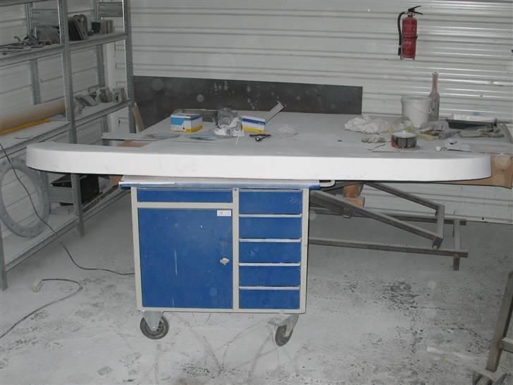 Ny Badeplatform - Den er ny færdig coatet har fået 4 lag topcoat
topcoaten slibes ned og polers blank under bunden da det er den eneste sted den bliver synlig.
den vejer ca. 35 kg billede 12