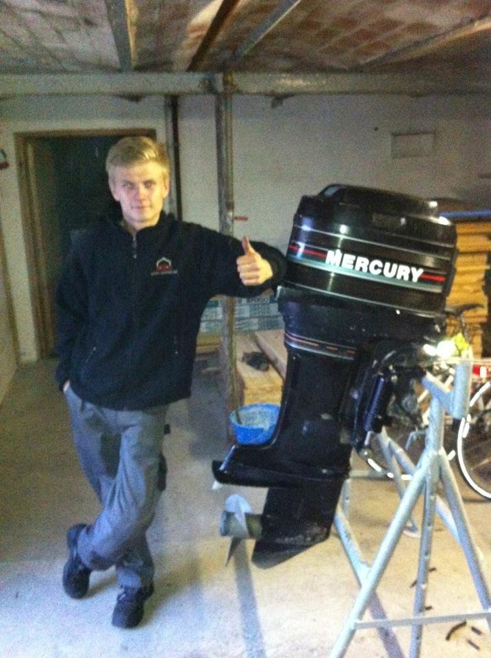 Vores lille speedbåd Resturering. - så var vi heldig og finde denne kværn 45hk mercury 4cylindret. Hydralisk eltrim, el start og hele pivtøjet, så den skal nok komme til at sejle godt :) billede 11