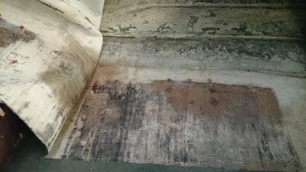 revet gammelt gulvtæppe af, hvad skal der nu ske inden nyt monteres 