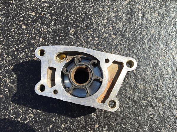 Hvordan tjekker man impeller i sin påhængsmotor?