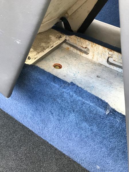 Bayliner skum i bunden/under sæde/anlæg