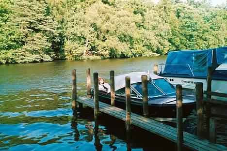 Draco 1700/ Coronet 17 runabout - her kom den i vandet for første gang, båden ved siden af er også en corenet. billede 3