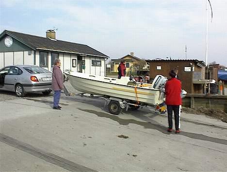 Hammermeister "Solgt" - Min gamle styrepultsbåd med 35 hk evindrude, dejlig vandski og fiske båd, havde både downrigger, ekkolod, fartmåler og diverse. købte den for 12.000 kr inkl. trailer, det bedste køb jeg nogensinde har gjort.   billede 9