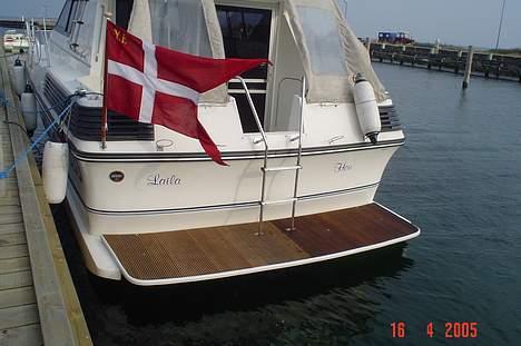 Birchwood TS33 (SOLGT) - Her er badestigen så blevet monteret og styrbord halvdel har fået olie. billede 8
