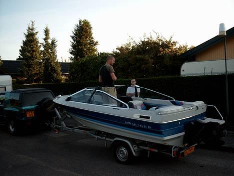 Bayliner 1750 Capri Bowrider - Med mine 200cm og 100kg ser båden måske lille ud, men man kan sagtens være 6 personer ombord! billede 2