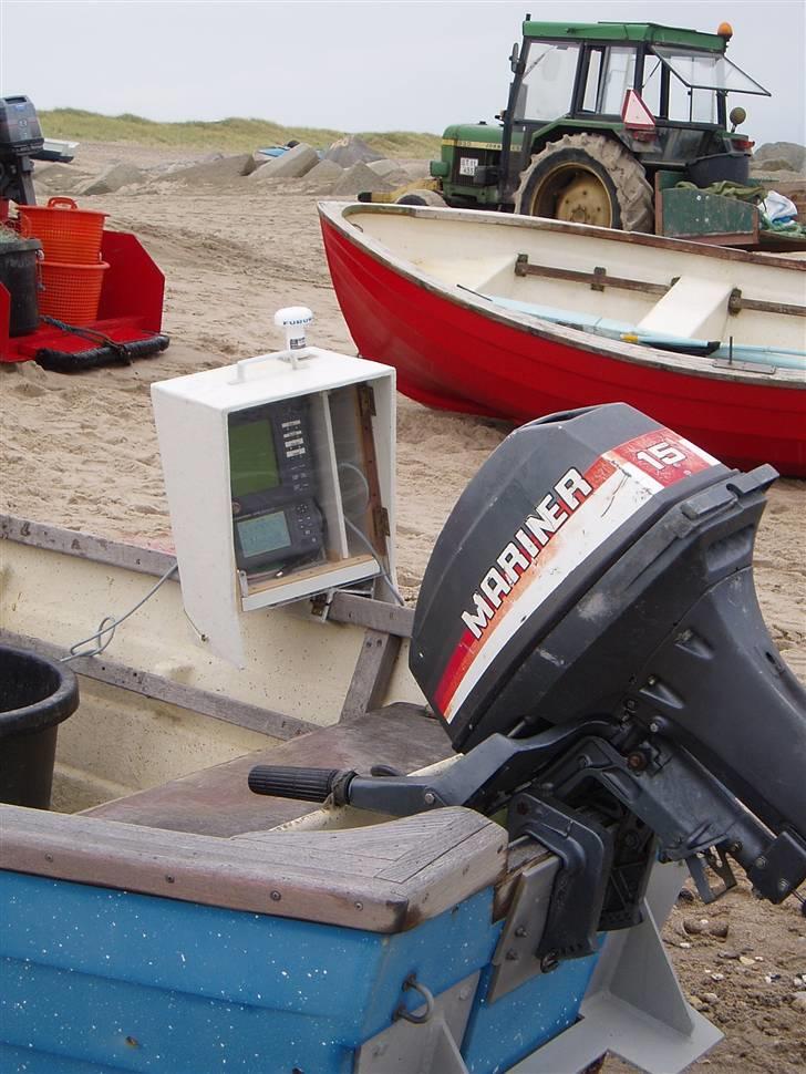 Limbo 16 - GPS og ekkolod monteret i "mobil" kasse, som tilsluttes fastmonteret batteri. billede 2