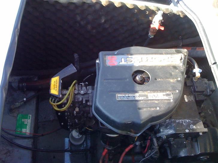 Sea Ray Sea Rayder SOLGT... - 3 cylinder 2 takter med 90 HK. Den går godt. :) billede 12