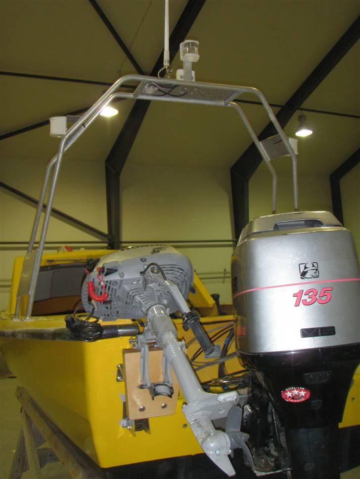 B Vilma 19 - Targabøjle i aluminium med lanterner og vhf antenne. Honda 4 takt resevemotor billede 2