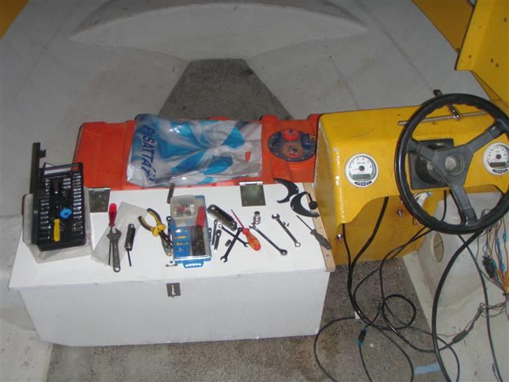 B Vilma 19 - 140 liter tank og kasse til septor og forbrugsbatteri, bemærk trolling instrumenter til motor billede 4