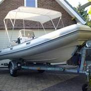 Rib Valiant Vanguard 520T