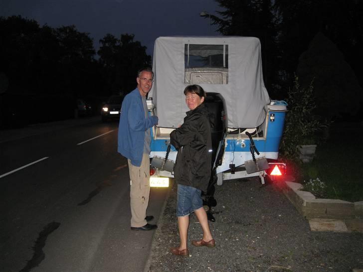 Shetland 536 - Mark & Bernadette Van der Linden, venner fra NL kom lige forbi og skulle se skuden med den nye kalesche billede 7