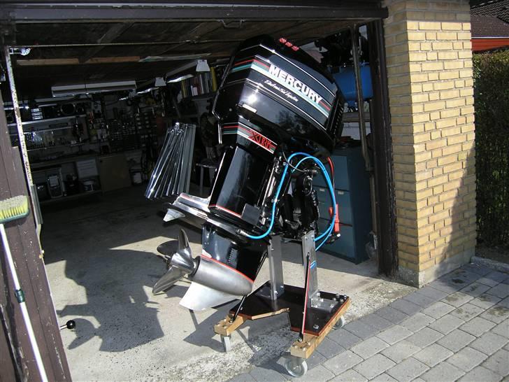 Mustang Magna Waverider   - Transporttrolly køres lige på båden med en hånd hehe billede 16