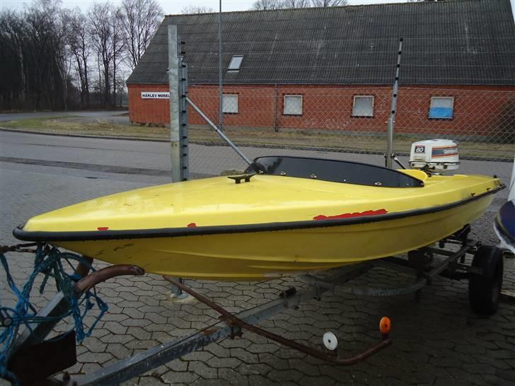 Fletcher 129 - Båden forfra hos forhandleren:) billede 9