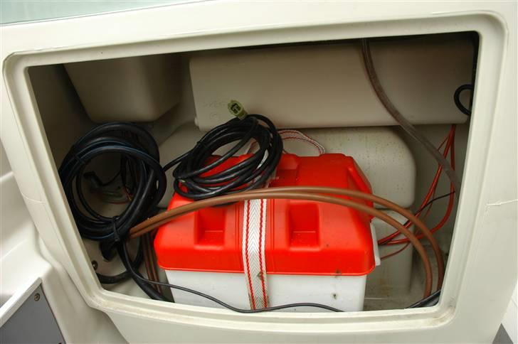 Terhi 6020c - Rum i pulten til bla batteri - her kunne dog godt være plads til mere ... billede 13