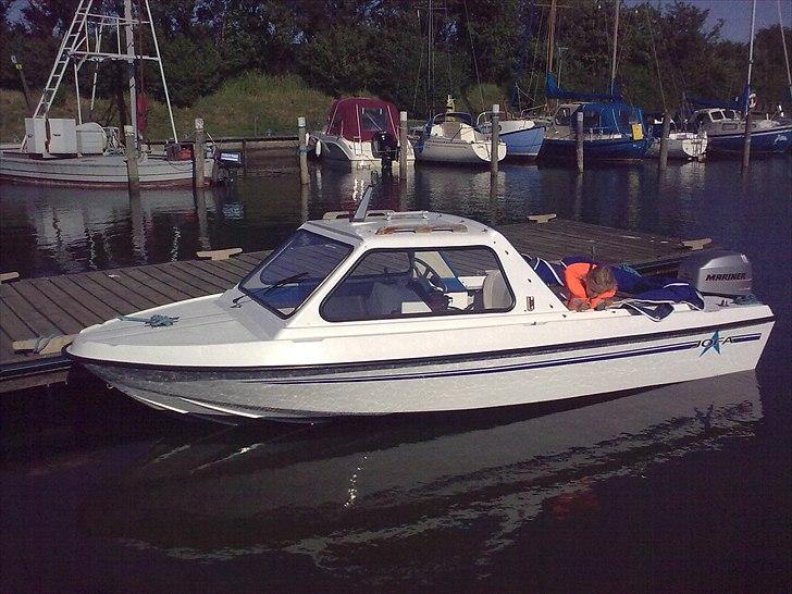 Jofa 485 (solgt) - Det var heldigvis dejligt vejr da vi havde hentet båden og den skulle i vandet for første gang :) billede 1