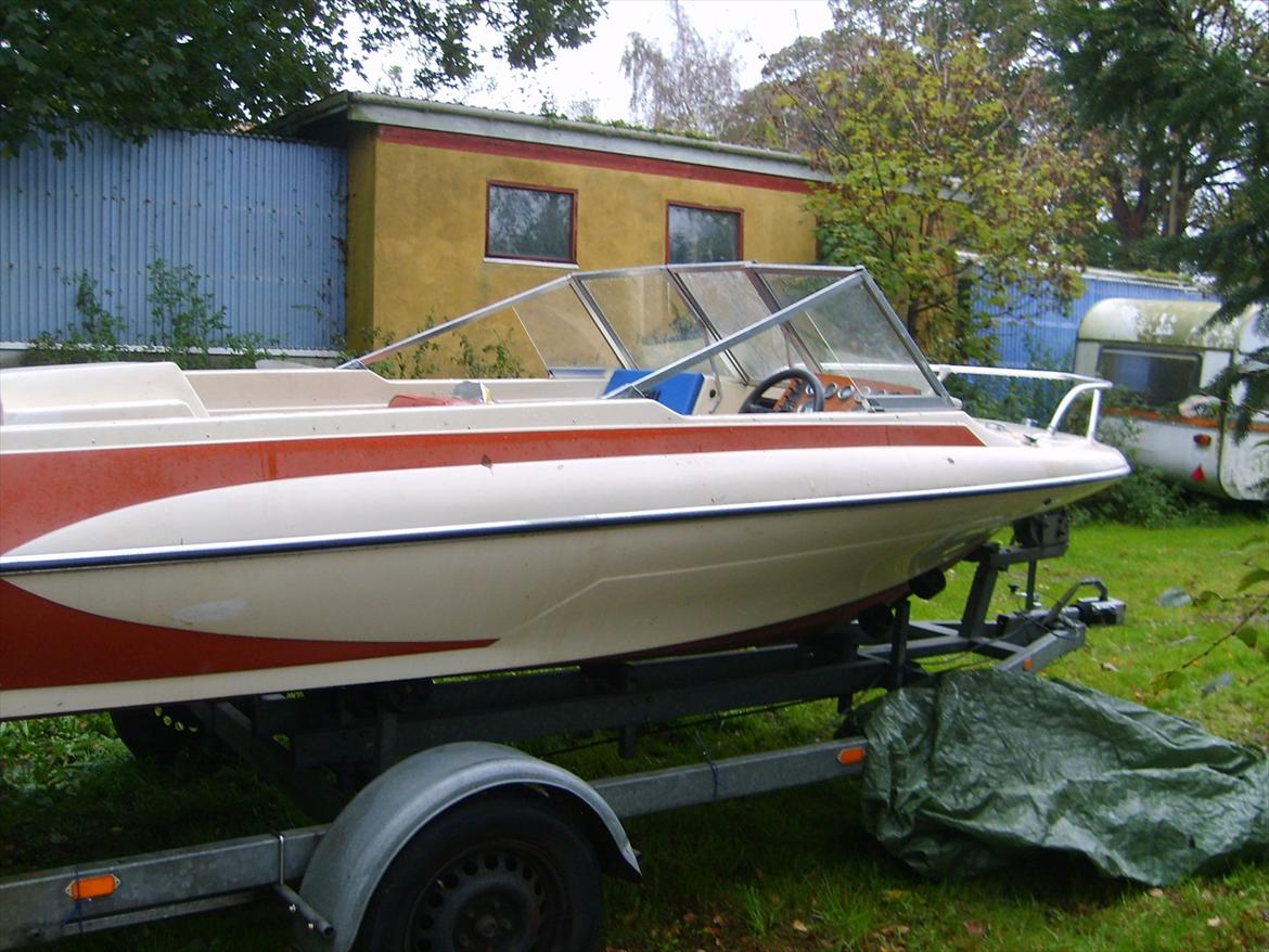 Glastron v 174 - den er ikke se pæn i lakken men det bilver den  billede 2