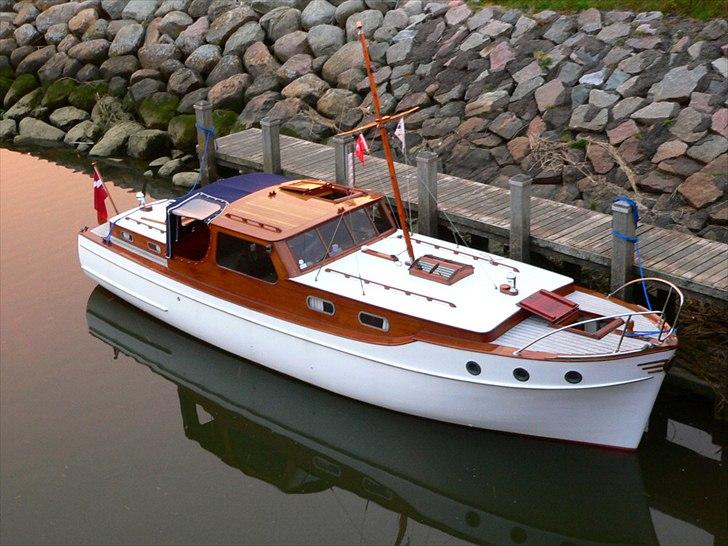 B Motorbåd - Klar til at sejle på ferie 2011 uden for Ribe Kammersluse billede 1
