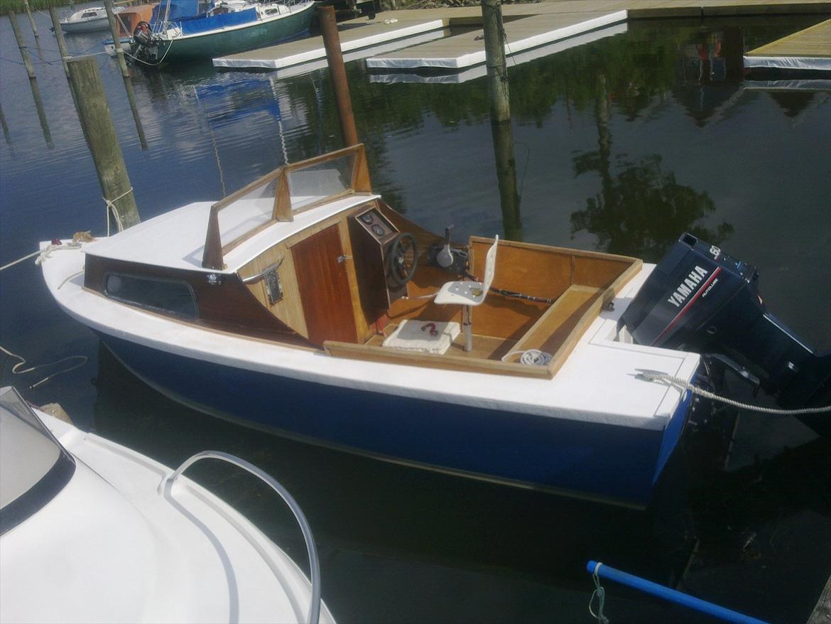 Glasfiberbåd motorbåd - ligger i havn billede 20