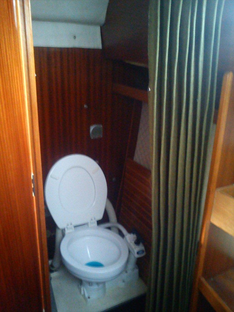 Coronet 31 Aft cabin - Toilettet i agterkahytten. billede 12