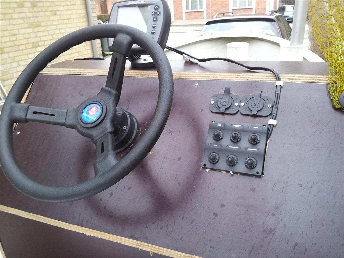 Ryds 518 DL Jolle / Styrepult - Elpanel og 12v udtag monteret billede 17