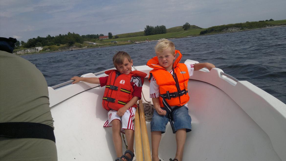 Miki 420 - Viktor og Albert nyder en hurtig tur på Roskilde Fjord. billede 6
