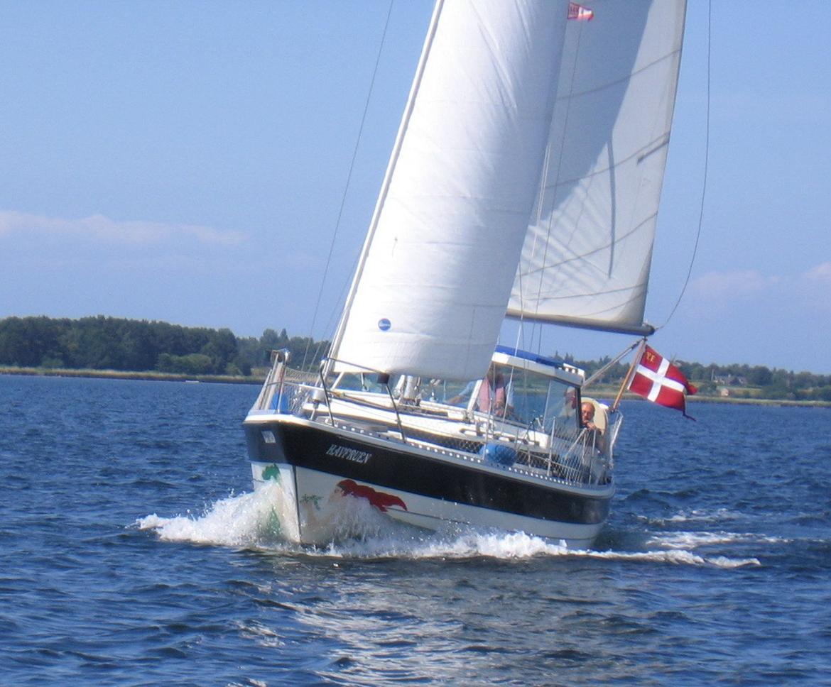 Winga 87 - Her på vej retur i Isefjorden lidt syd for Rørvig for fulde sejl efter en tur til Assens, hvor Havfruen fik installeret en ny motor hos SK-Marine. billede 5