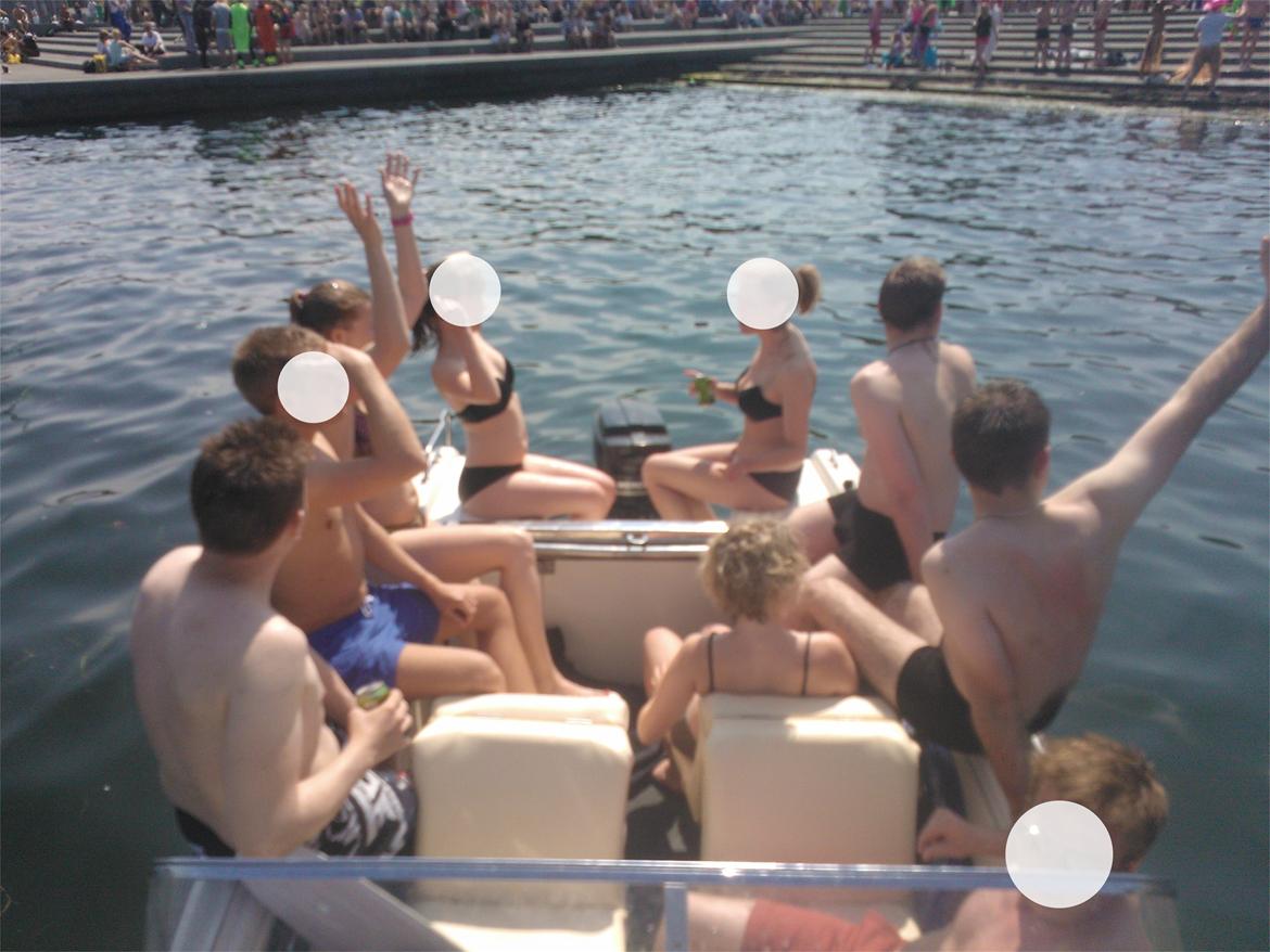 Selco Glasfiber speedbåd - En hyggelig dag til Karneval i Aalborg. Gæster fra optoget kom lige forbi. billede 12