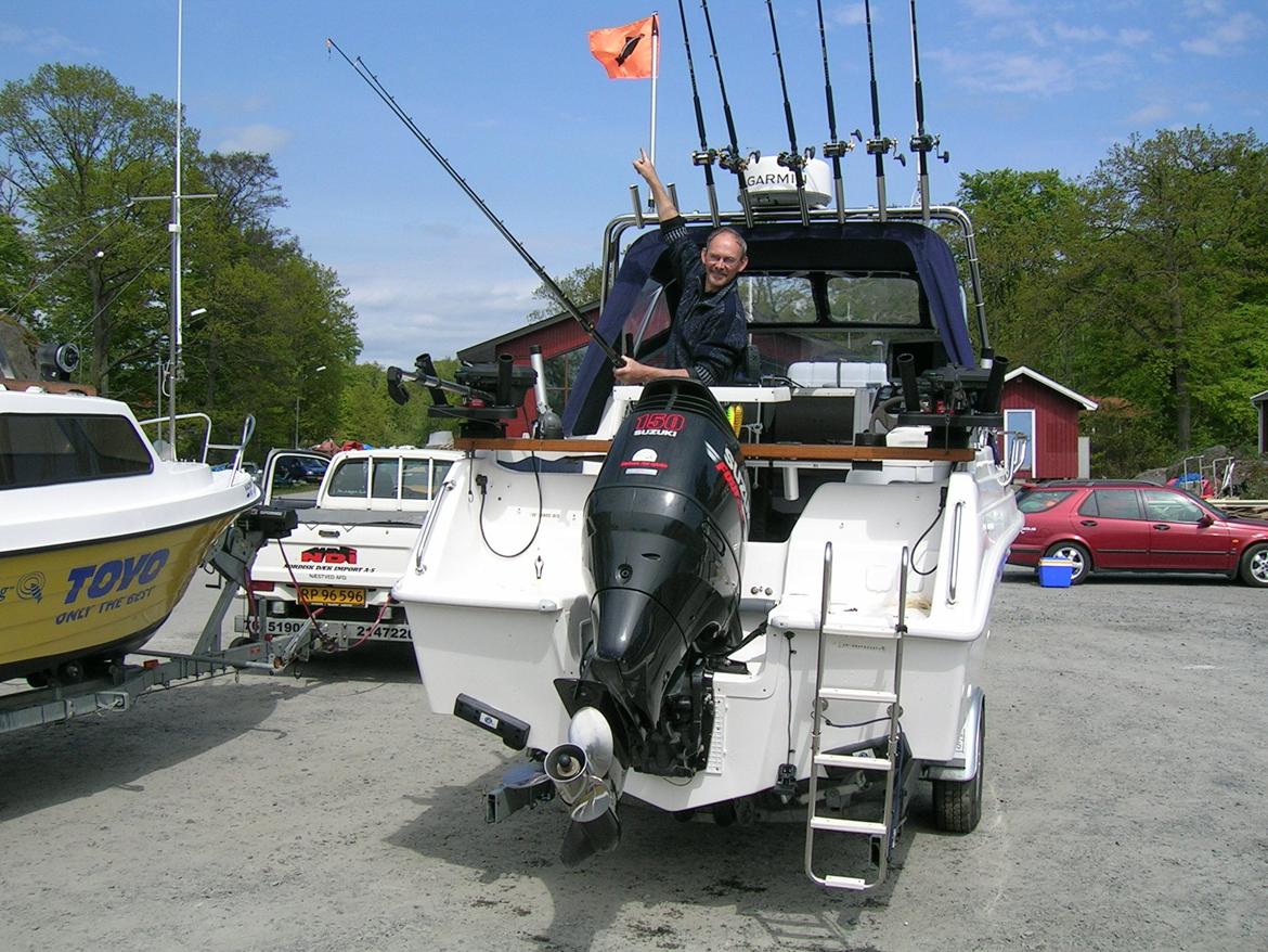 Drago 600 - Fisketur i Pukavik, Karlshamnn SV, lakseflaget er oppe:) billede 2