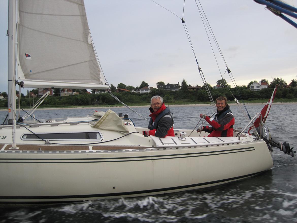 larsen 25 sailboat