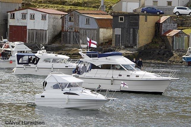 Bayliner 2155 sunbridge ciera (Hardtop) :) - På regatta til Vestmannar! Første tur efter lakering og monteret hus :) billede 9