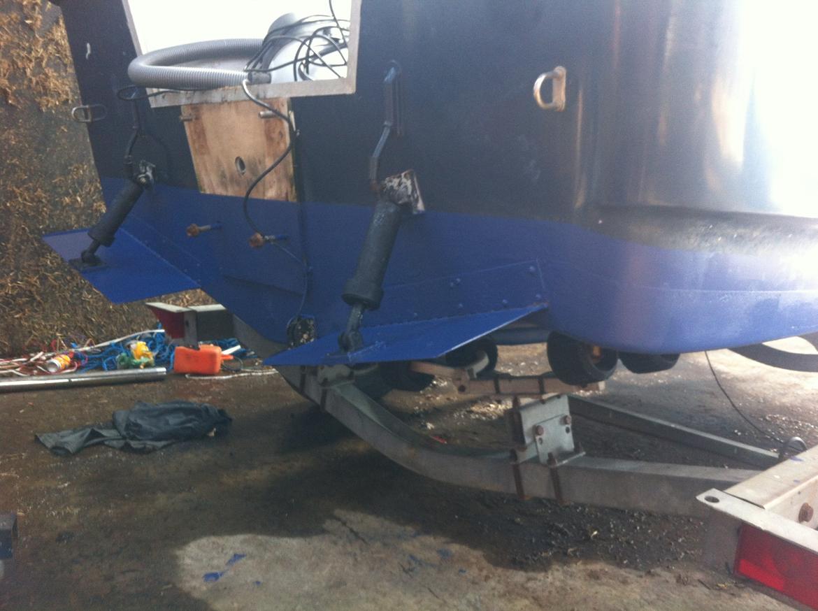 Shetland 570 - så blev bunden malet  billede 10