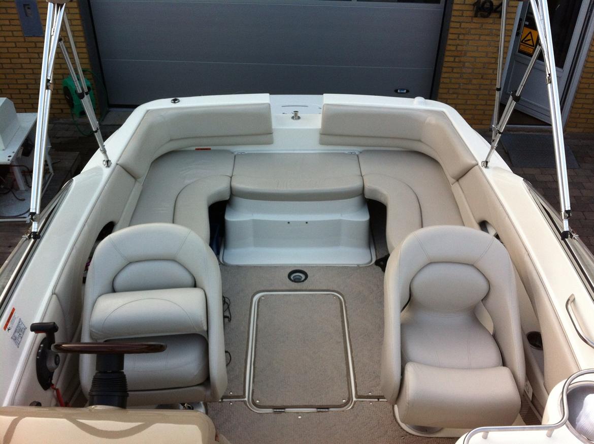 Larson 220 Cabrio - Cockpit med god plads  billede 11