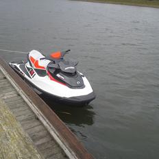 Seadoo wake pro 215 