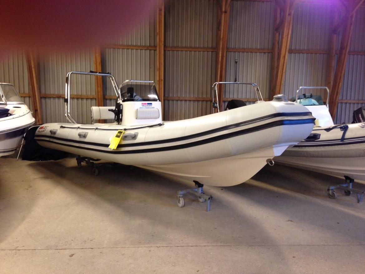 Rib valiant 520 - Ja her var vi ude og se båden. billede 1