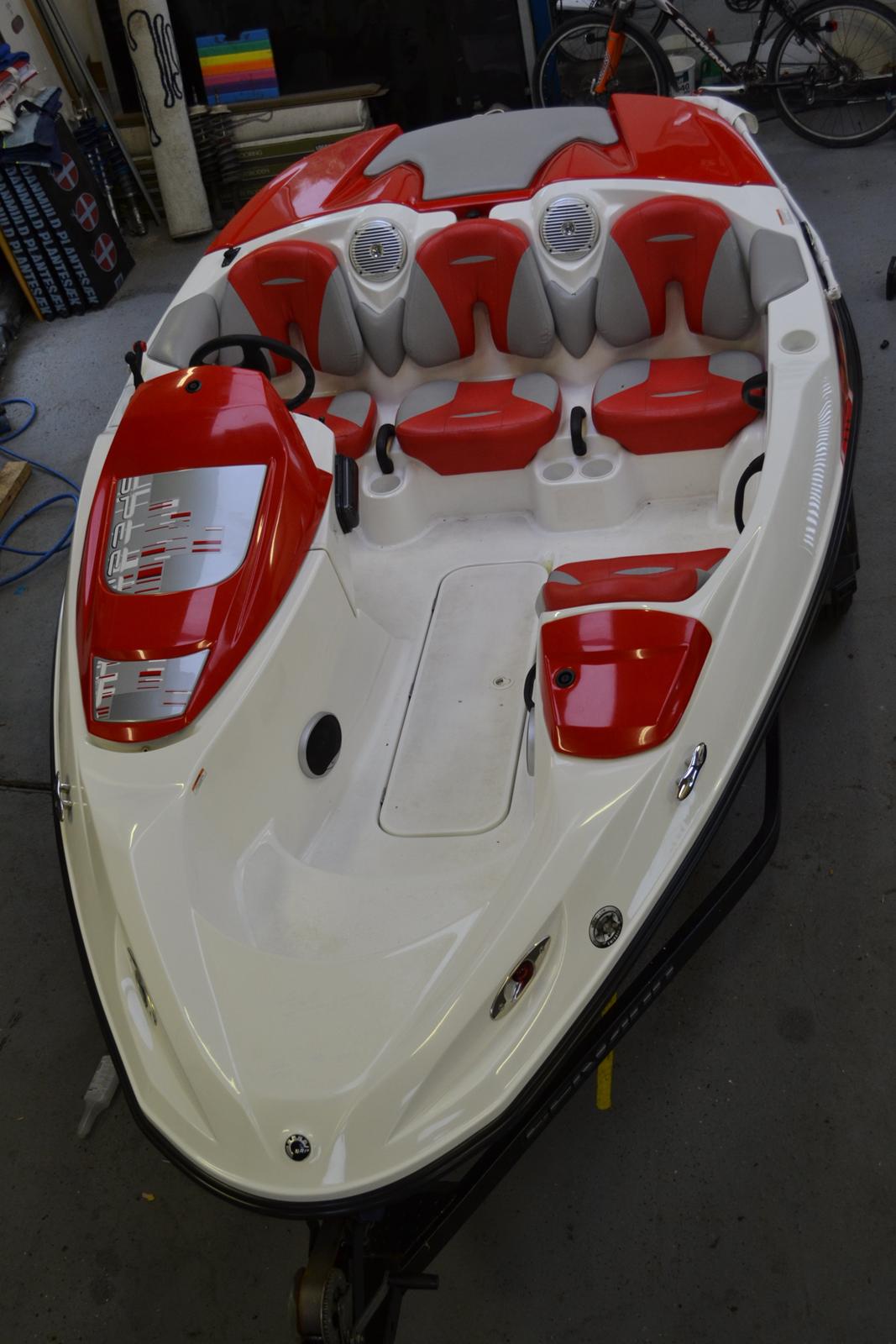 Seadoo speedster 150 - vandtæt rum foran sæde 4, samt stor vandski rum i bund billede 16